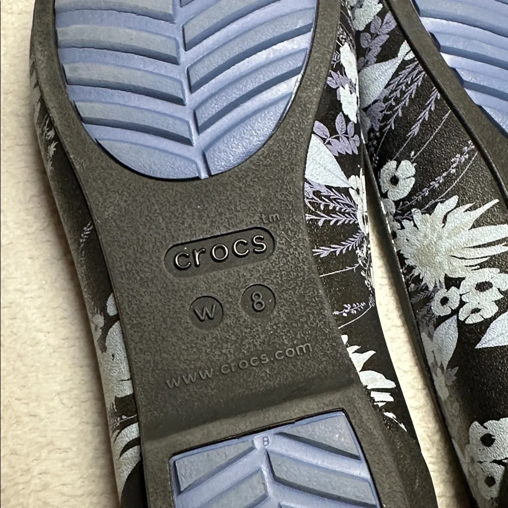 Crocs Eve Ballet Flat Size 8 Black Pointed Toe Floral Lightweight Waterproof